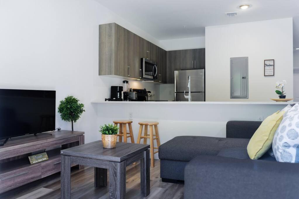 Awesome Townhouse 15 Minutes From The Beach Miami Bagian luar foto