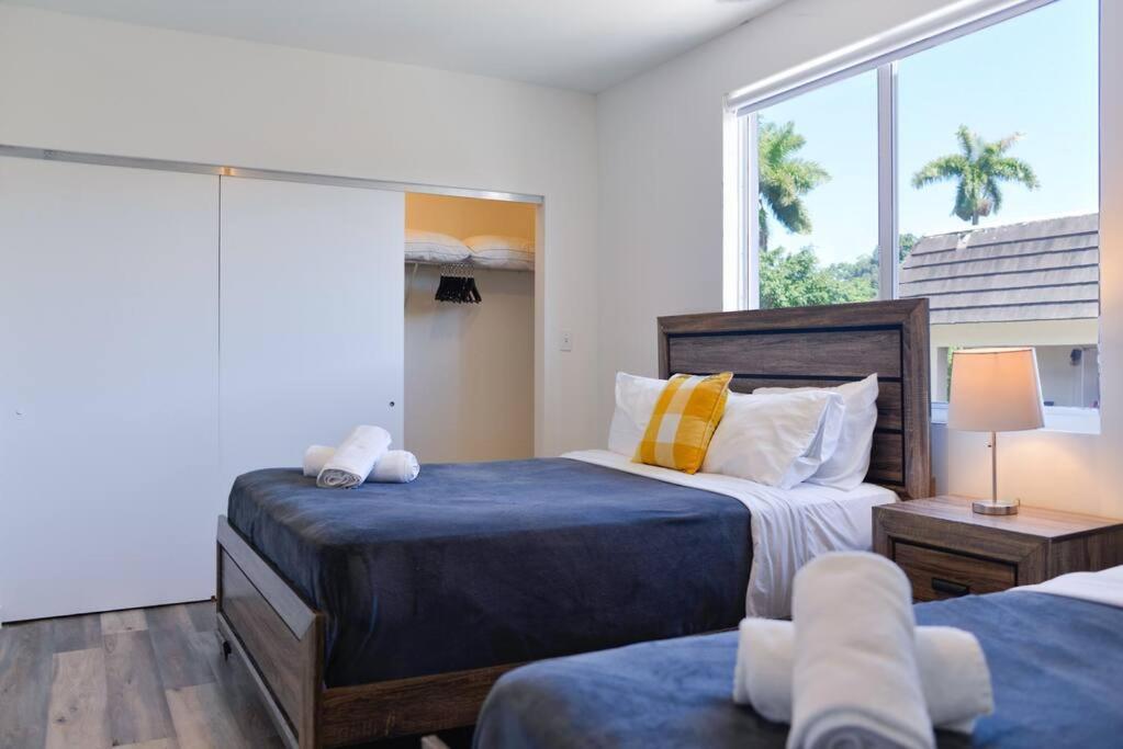 Awesome Townhouse 15 Minutes From The Beach Miami Bagian luar foto