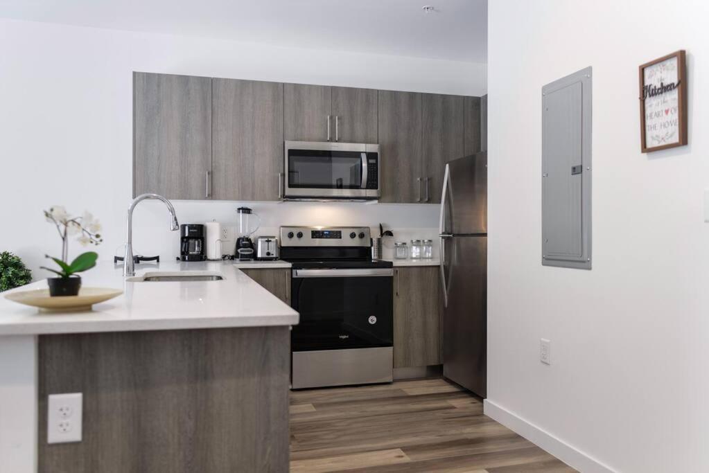 Awesome Townhouse 15 Minutes From The Beach Miami Bagian luar foto