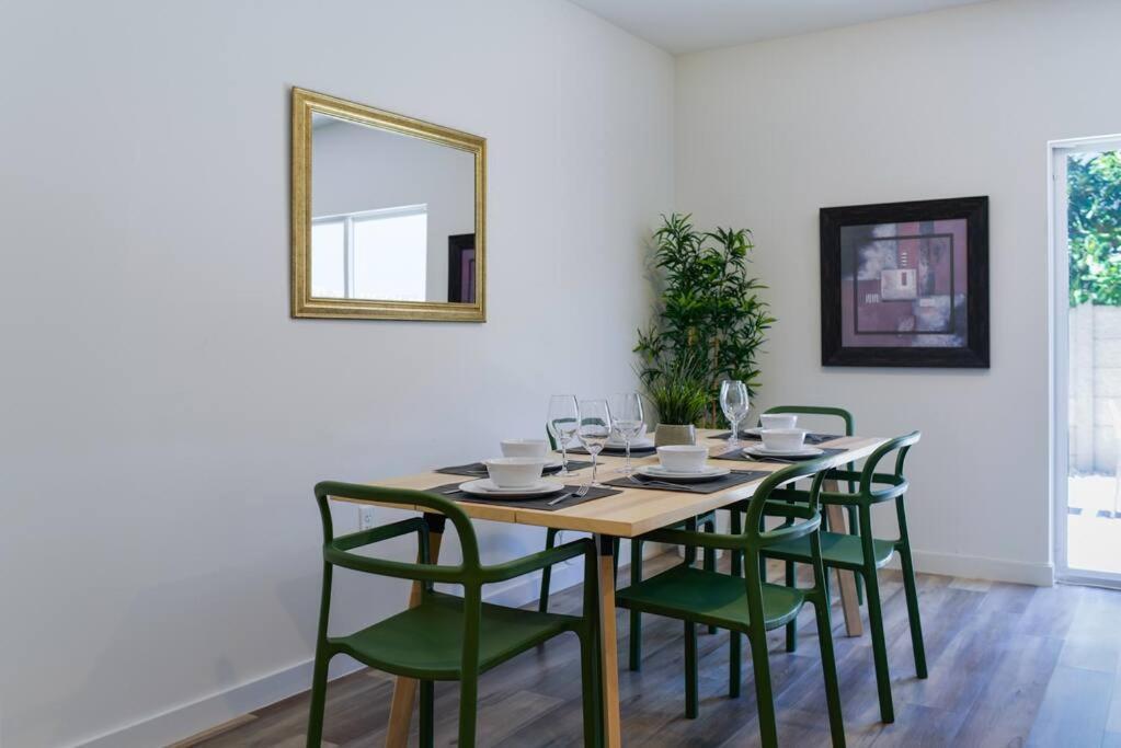 Awesome Townhouse 15 Minutes From The Beach Miami Bagian luar foto