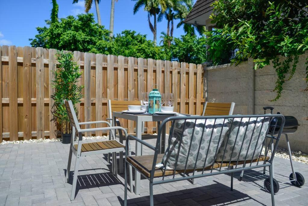 Awesome Townhouse 15 Minutes From The Beach Miami Bagian luar foto