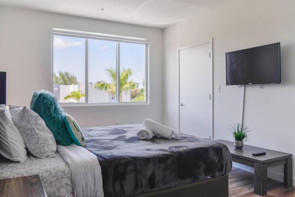 Awesome Townhouse 15 Minutes From The Beach Miami Bagian luar foto